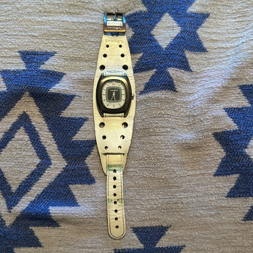 Vintage Vestal watch y2k leather band white just needs a new battery